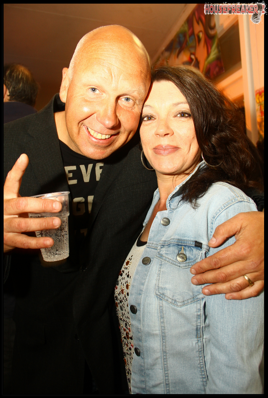 889x1321 pixels (1.418K)